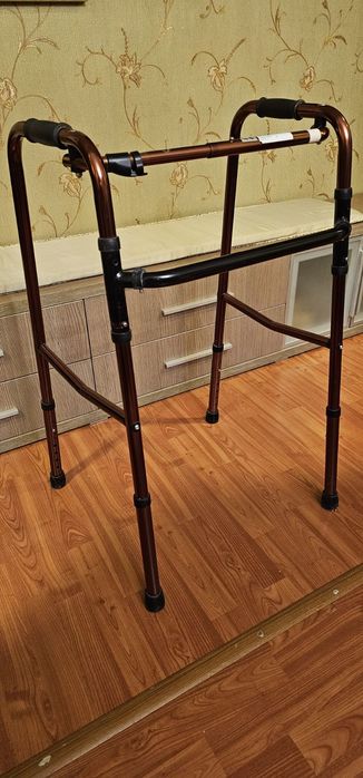 Двосторонні алюмінієві ходунки