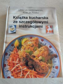 Książka kucharska ze szczegółowymi instrukcjami- lekcja gotowania.
