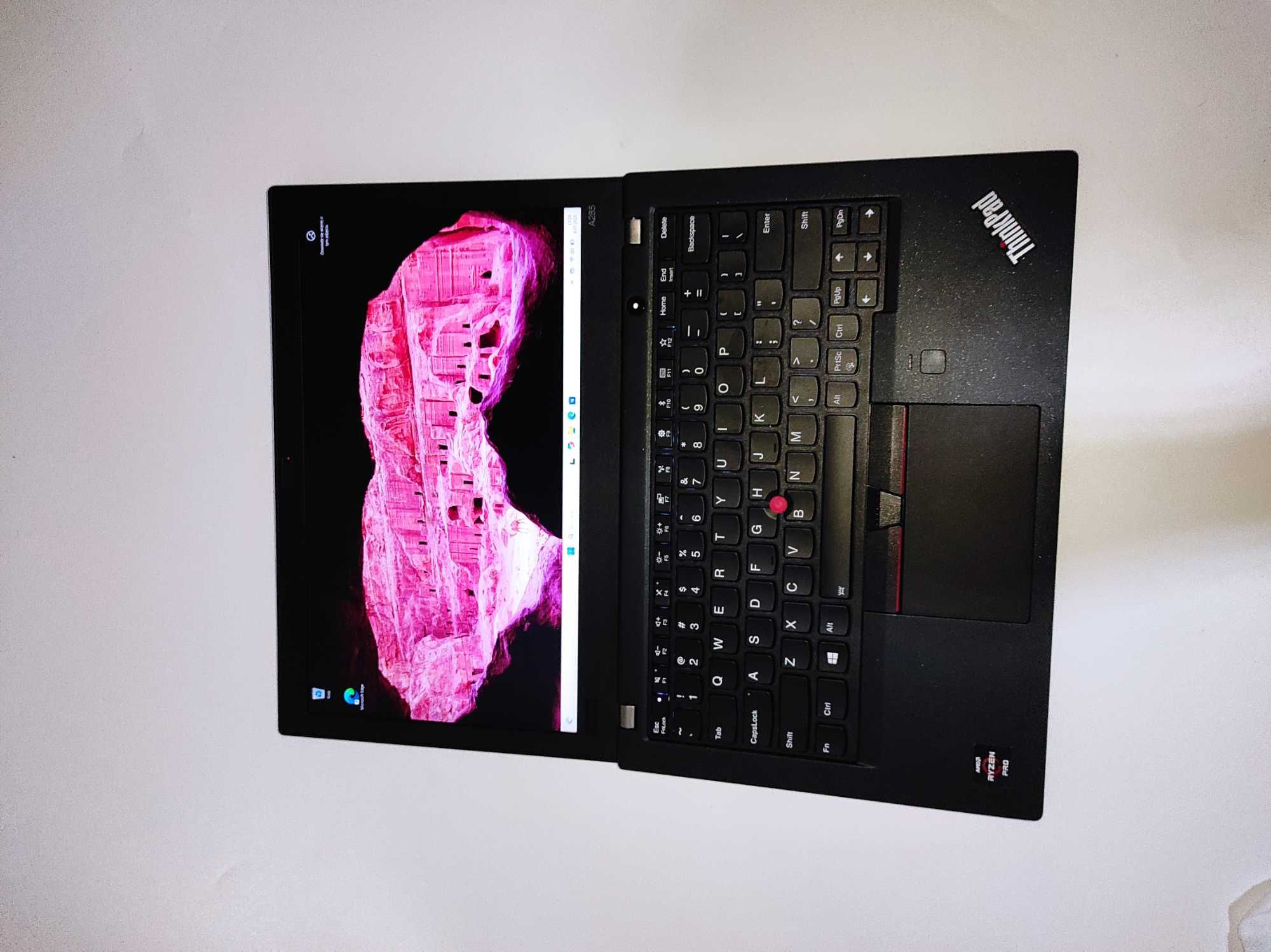 Kompaktowy, solidny, dotykowy, lekki Lenovo ThinkPad Ryzen 7 Gwarancja