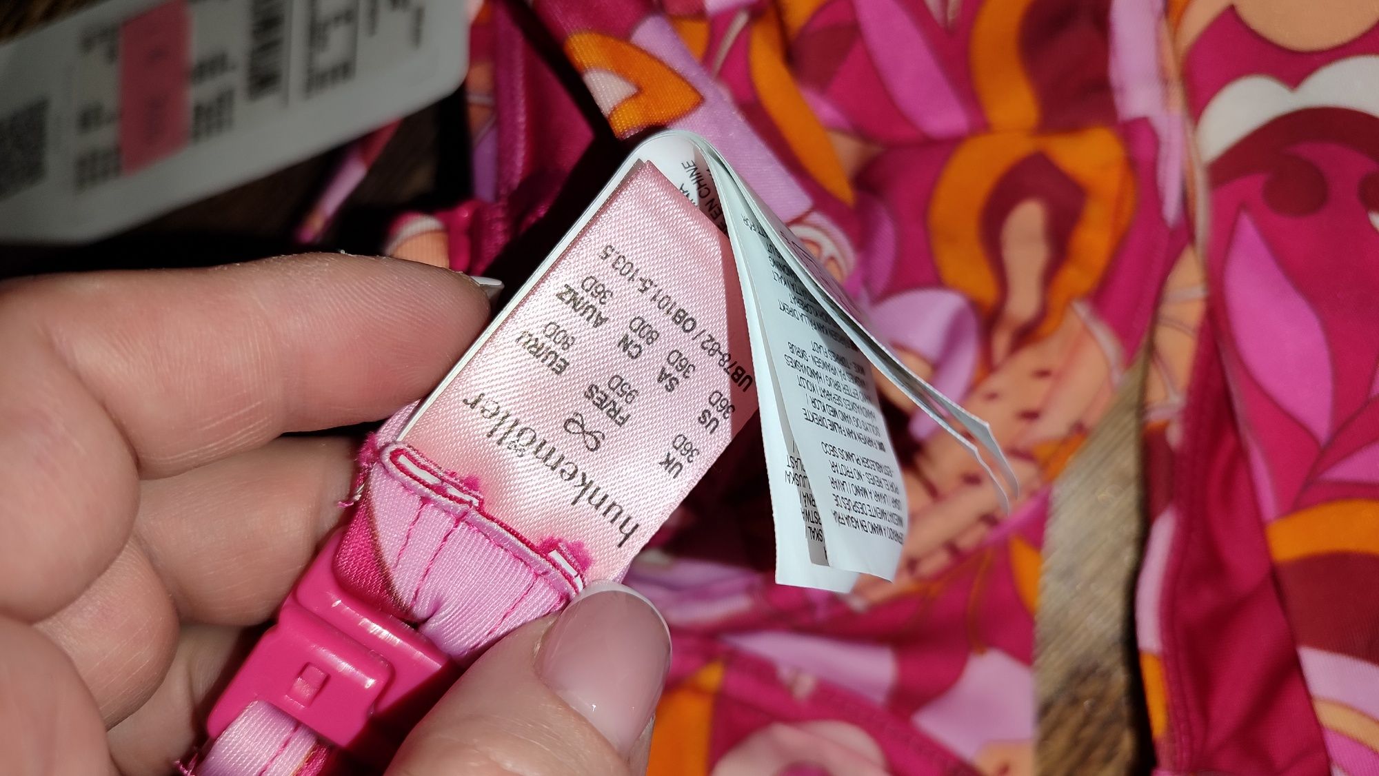 Яскравий купальник від бренду Hunkemoller