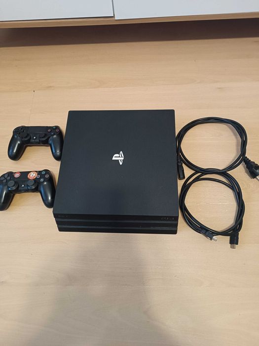 Konsola Playstation 4 Pro 1TB + 2 pady + 14 gier