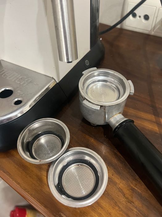 Máquina de café DeLonghi Dedica Style Branca