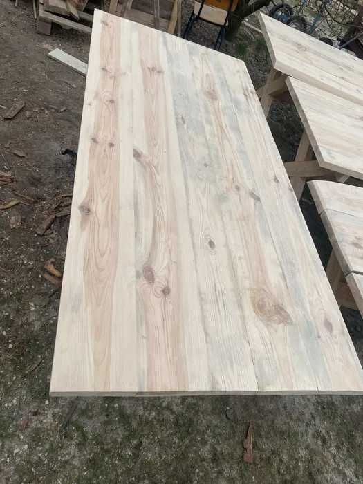 drewniany stół plus dwie ławki