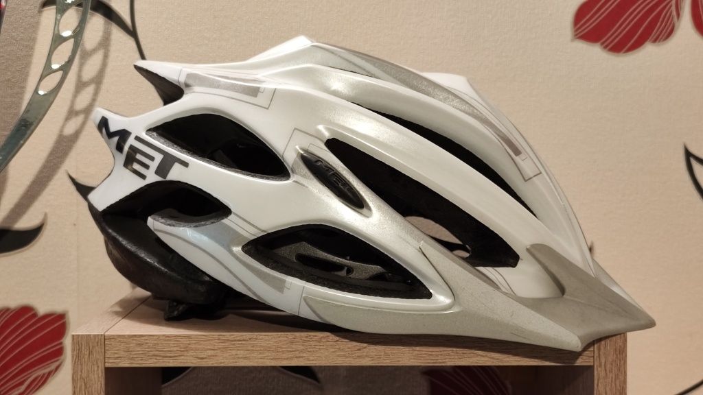 Kask Met Veleno L 56-62cm