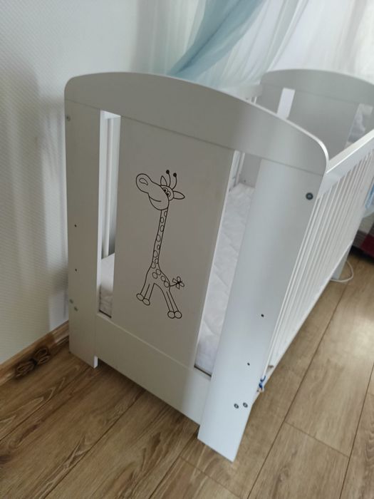 Łóżeczko drewniane biale 120x60 niemowlęce, materac, baldachim