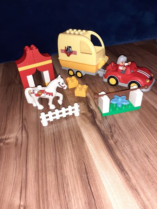 Lego duplo przyczepa dla konia 10807 i turniej/rycerz na koniu 10568
