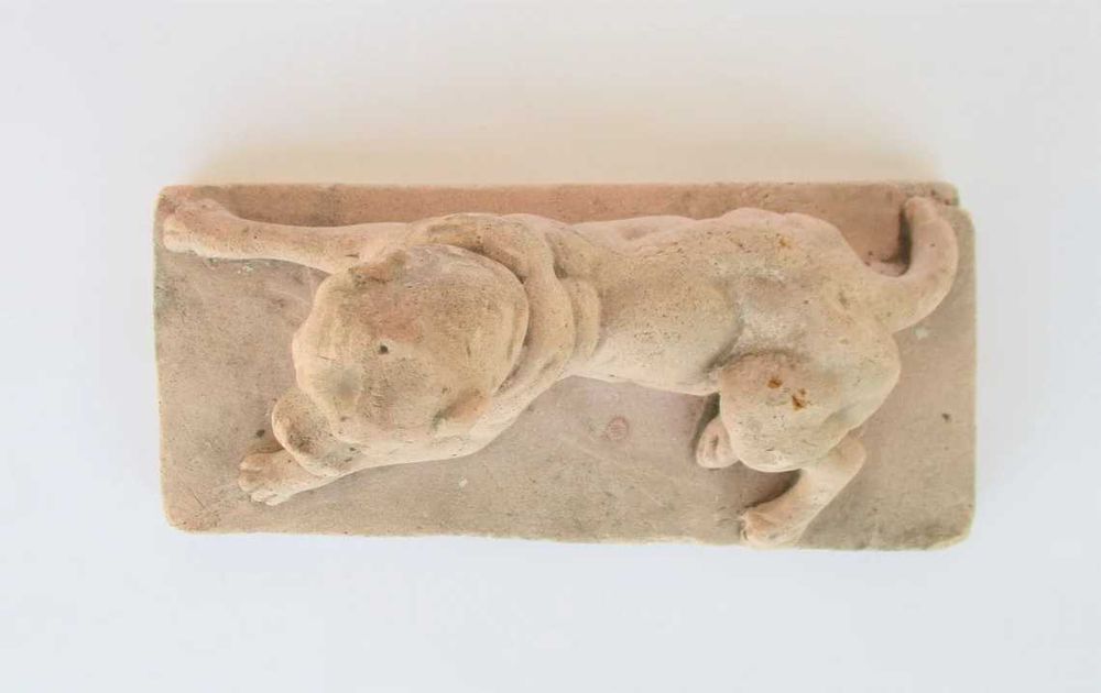 Antiga escultura Bulldog em terracota