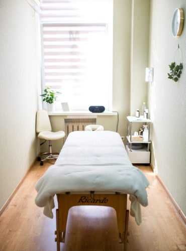 Массажный стол топчан кушетка для массажа, шугаринга наращивания, тату