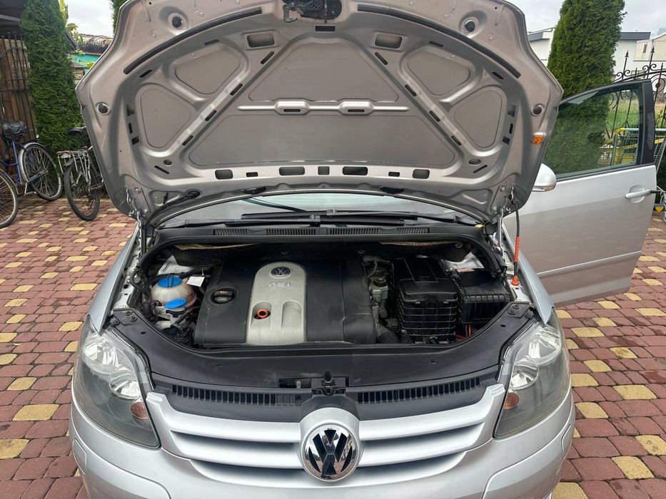 Продам Golf 5 + - 1.6 бензин