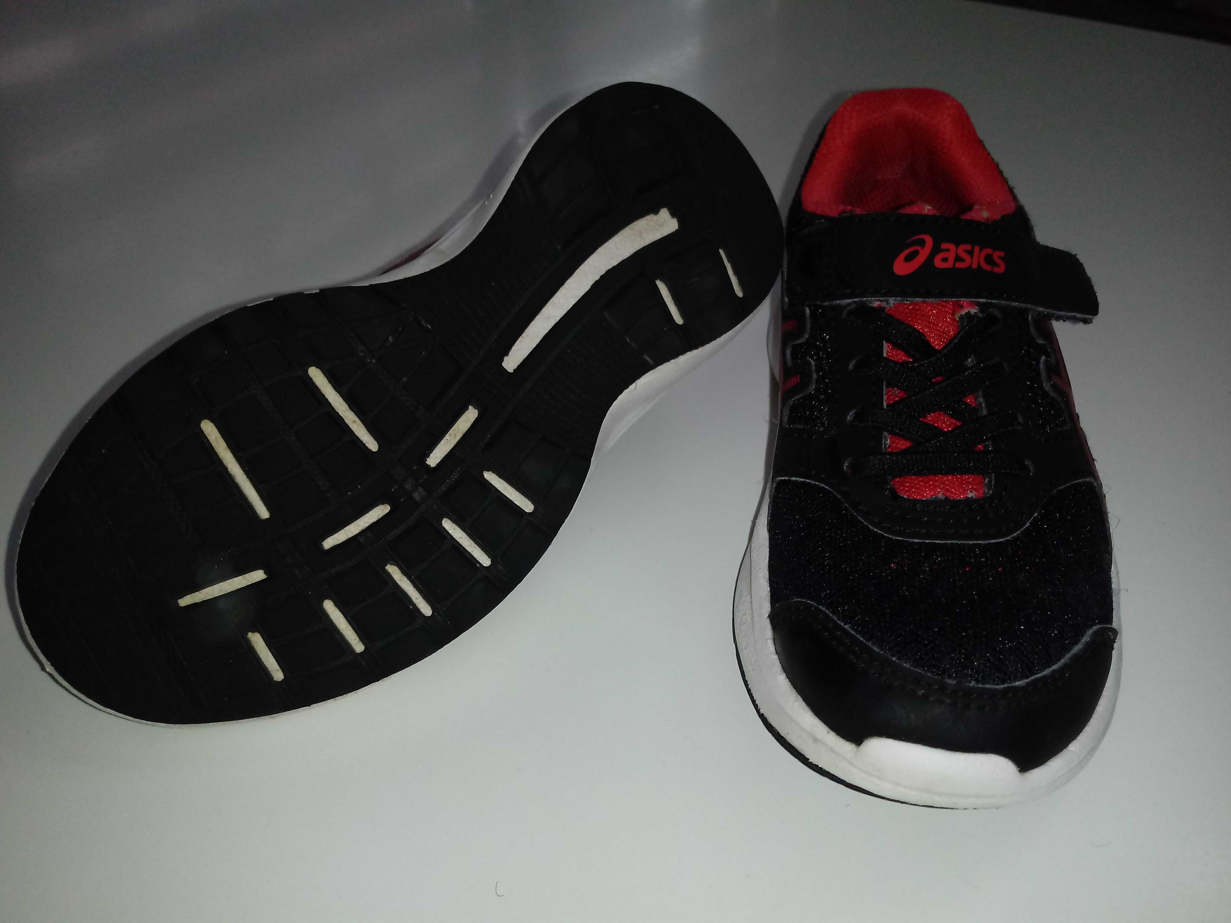 Buty asics rozmiar 28,5 wkładka 17,5 cm.