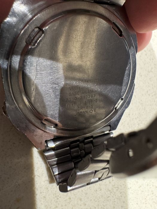 Citizen digital em metal, diver made in Japan.