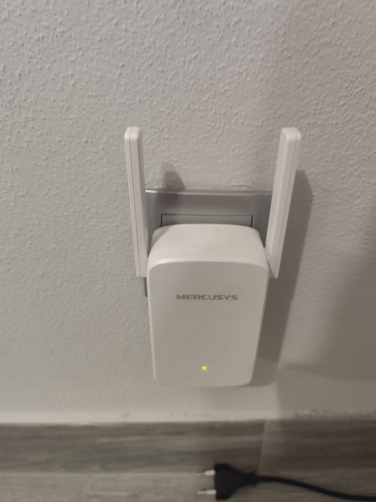Novo extensor de internet usei pouco tempo tenho a caixa e tudo dele