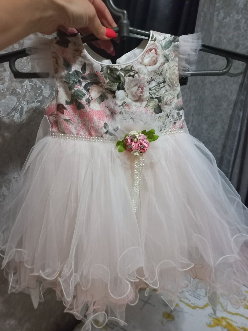 Шикарное пышное праздничное платье на девочку 1-2 годика