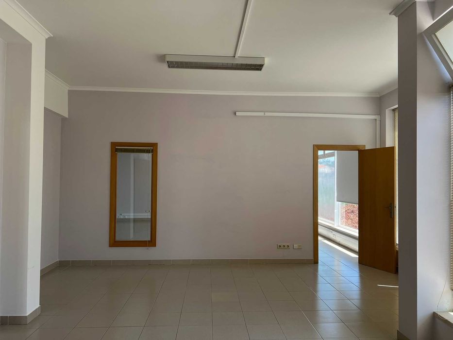 Arrenda - Espaço comercial . Alcobaça