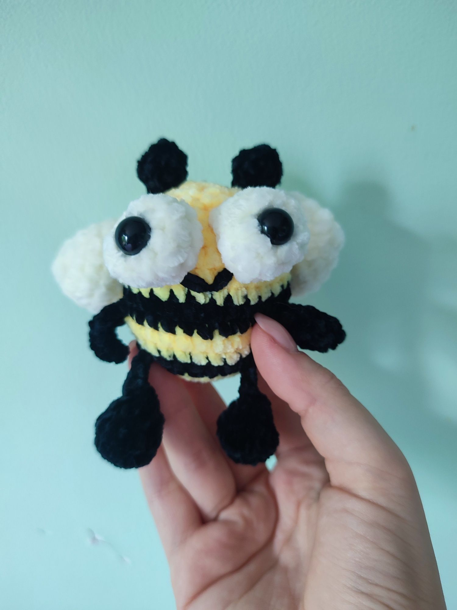 Maskotka pszczoła amigurumi