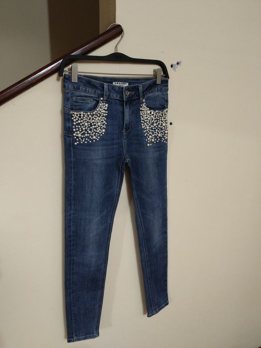 Calças com pérolas