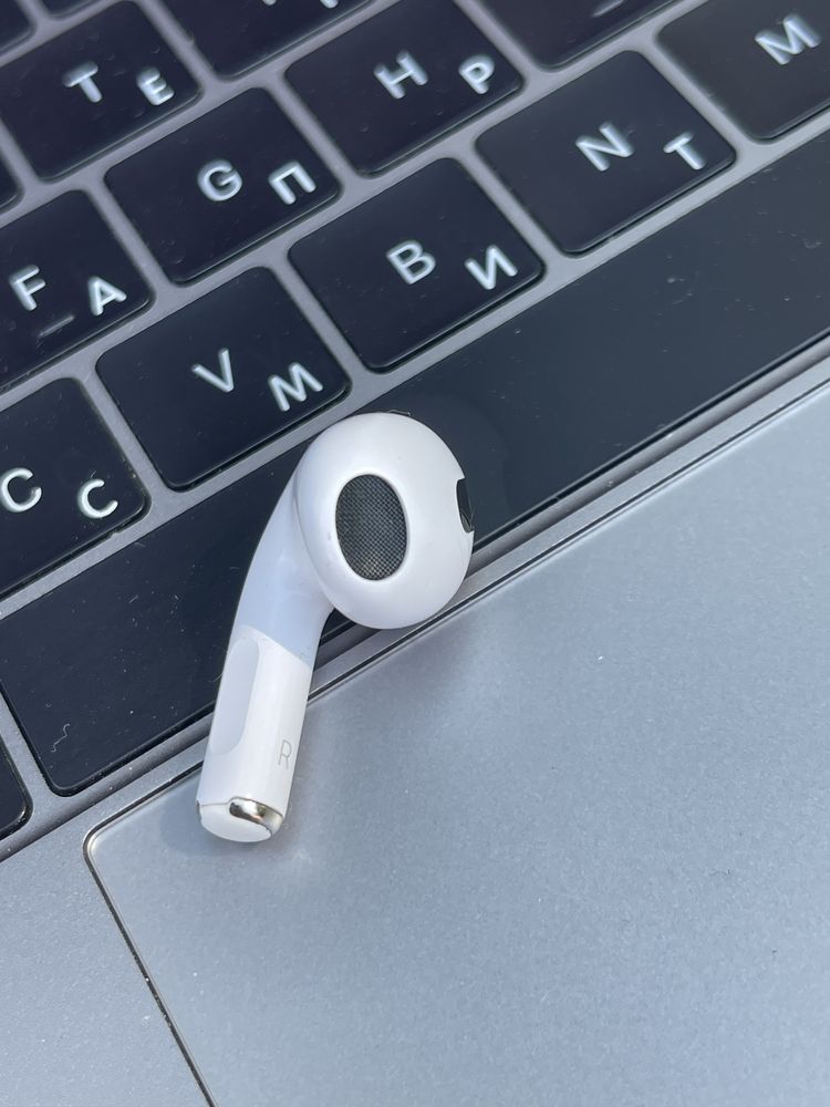 Продам навушник один правий airpods 3 робочий