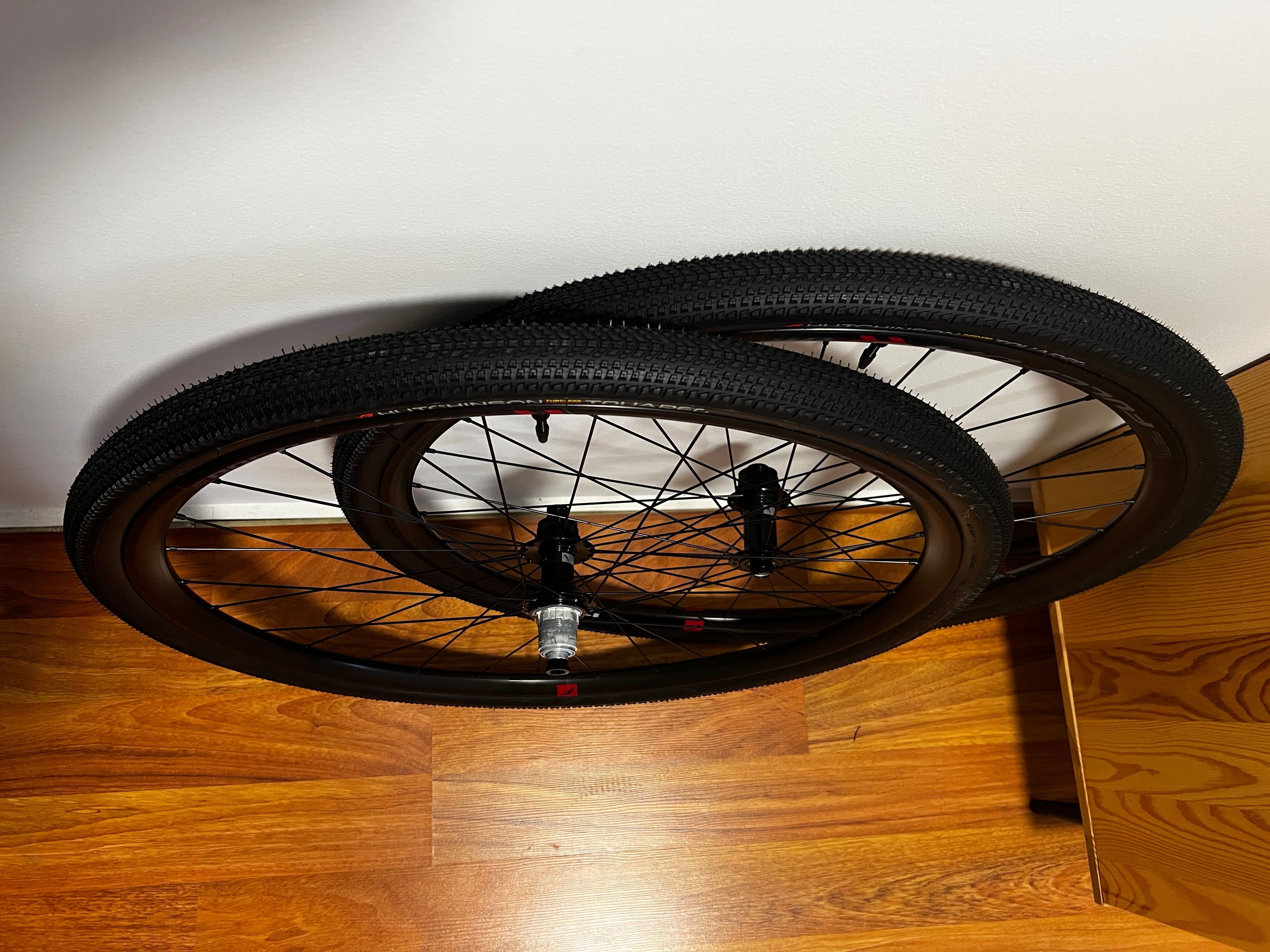 Komplet kół koła do gravela 700c tubeless ready Fulcrum Rapid Red 900