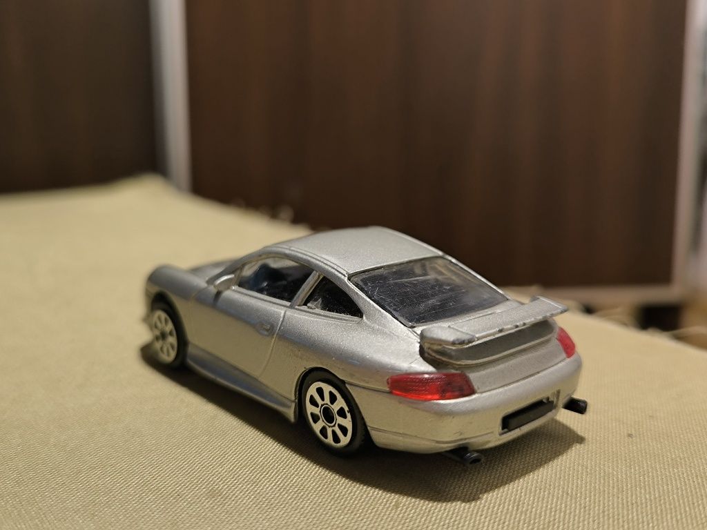 Porsche Carrera 911 - 1:43 Burago