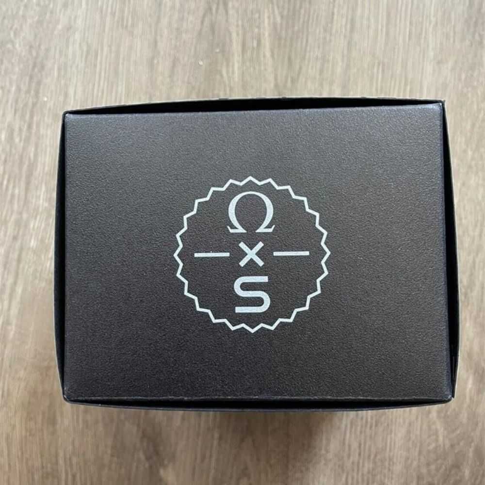 Omega x Swatch SO33G100: Ekskluzywny Model Ziemia