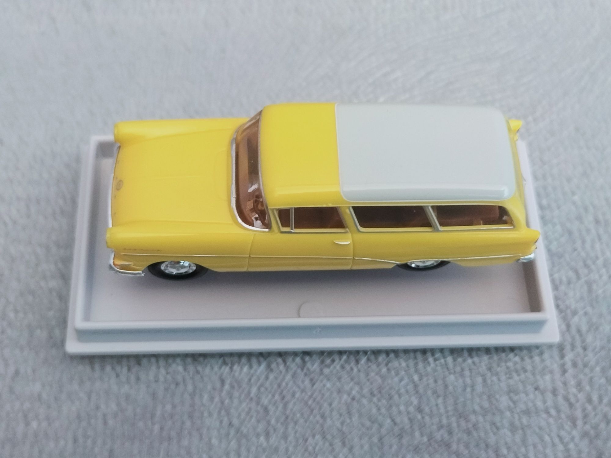 Brekina 1/87 Opel Rekord P1 Caravan kolekcjonerski model 1:87
