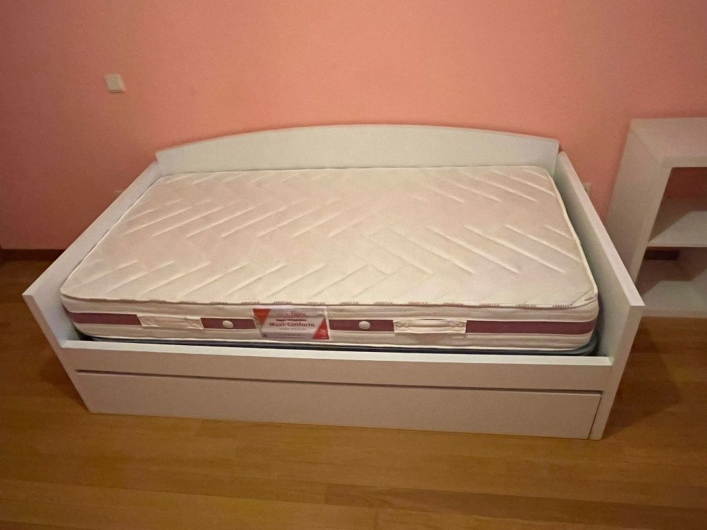 Cama de solteiro com colchão