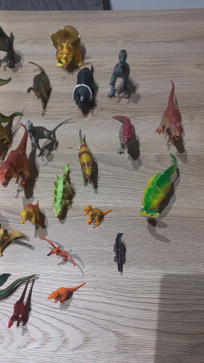 Zestaw 44 dinozaurów
