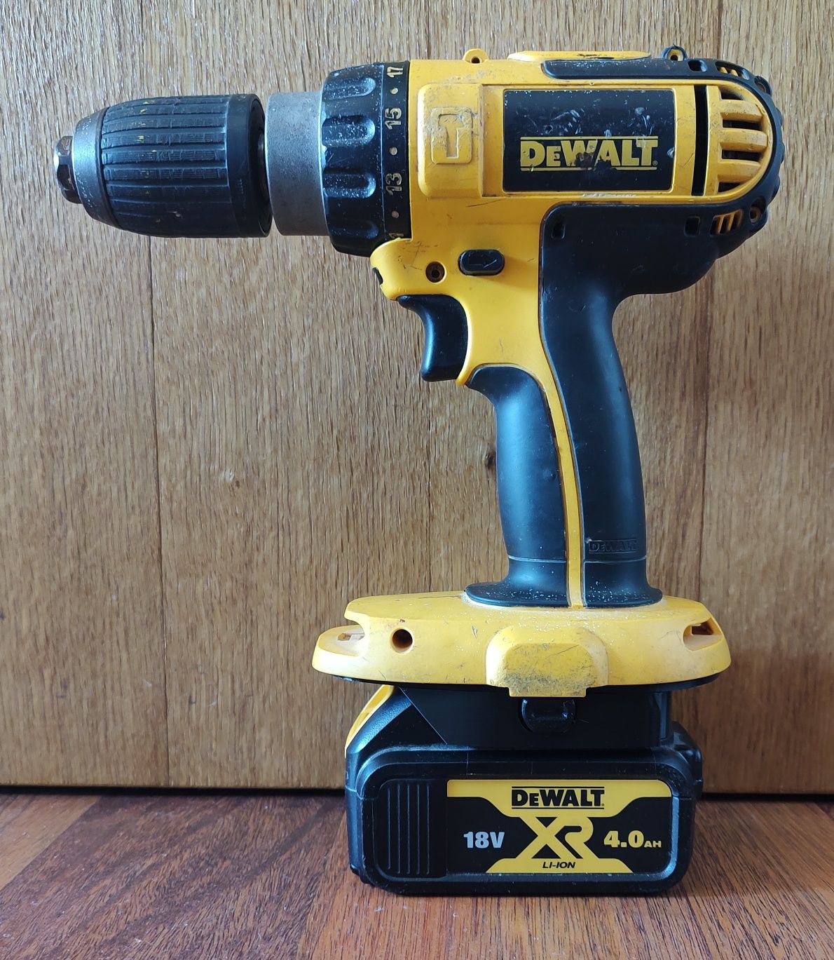 Adapter DeWalt XRP stary Ni-Cd na baterie DeWalt XR