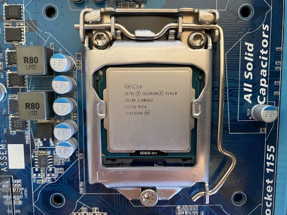 Комплект Gigabyte GA-H61M-DS2+проц Intel Celeron G1610+ОЗУ DDR3 4gb