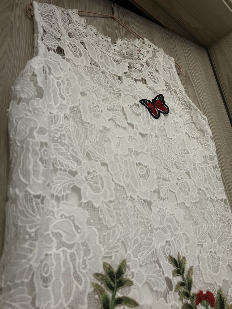 Vestido 101 Idees de renda com flores vermelhas