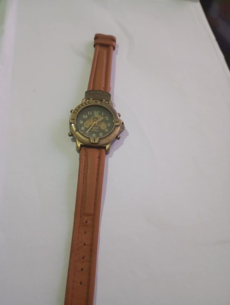 25€ relógio marca YANKEE original entrego em Rio tinto ou envio CTT
