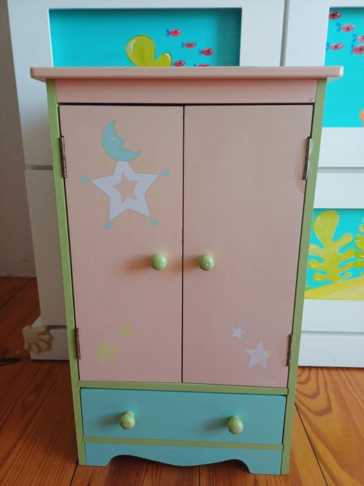 Berço e guarda-fato em madeira para boneca