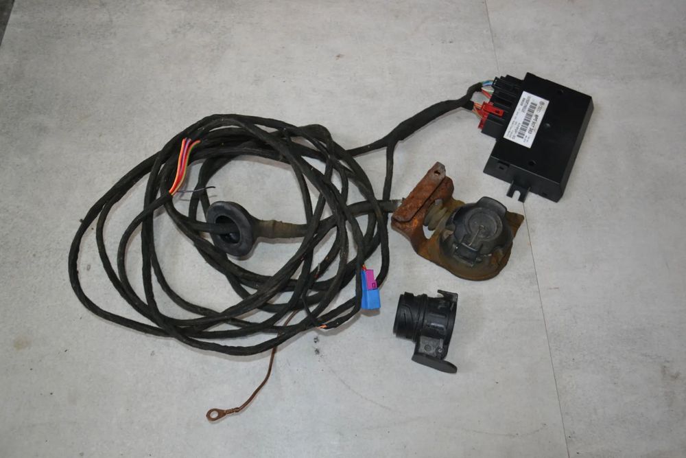 AUDI A3 8P MODUŁ STEROWNIK HAKA HOLOWNICZEGO 8P0907383 WIĄZKA 13 PIN