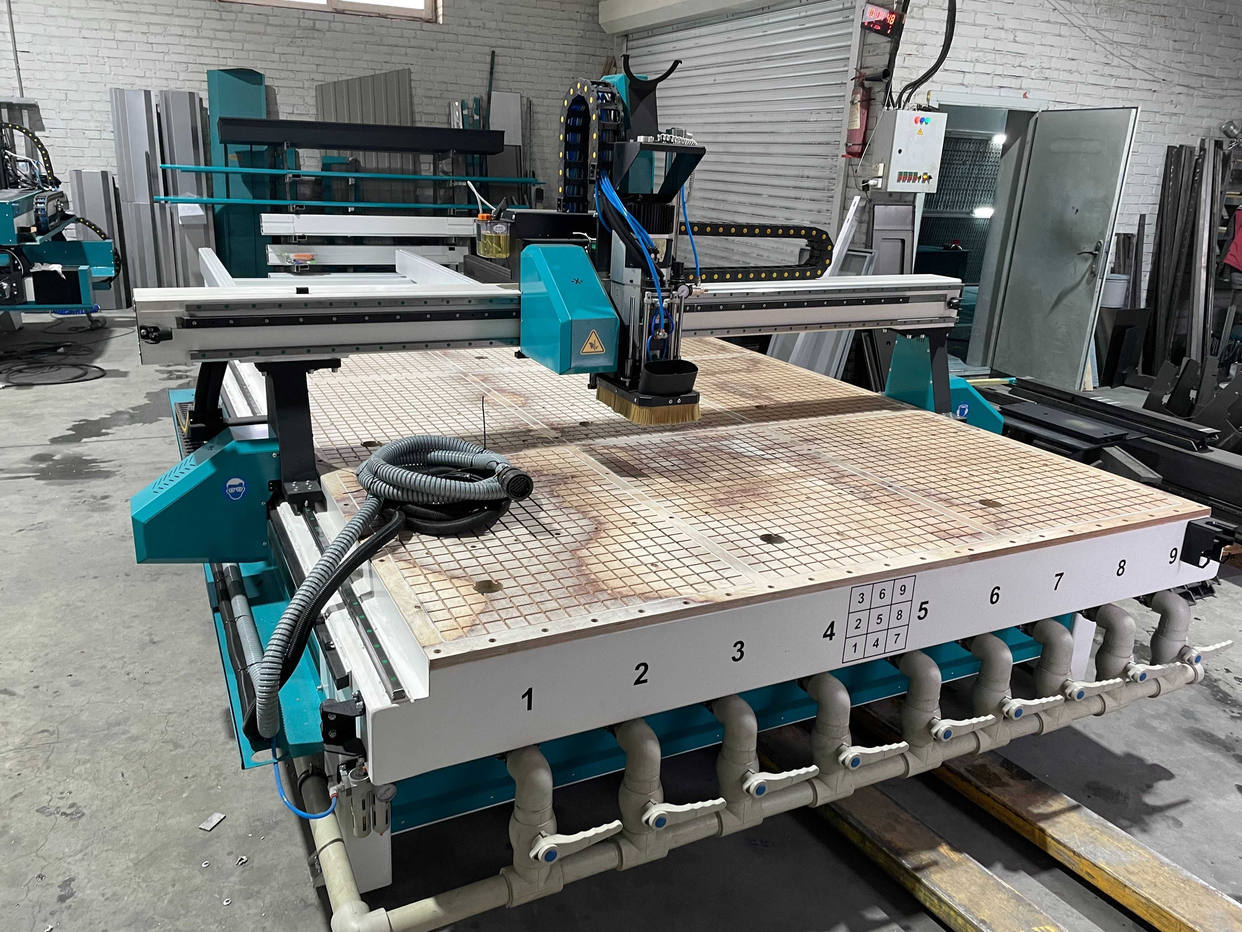 Фрезерний верстат з ЧПУ 2100х3050мм для нестінгу Dominant CNC