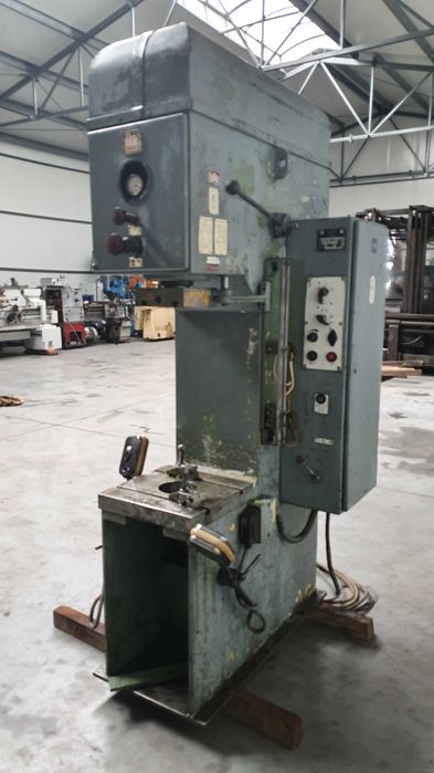 Prasa hydrauliczna wysięgowa PYE 10S; WMW; Niemcy