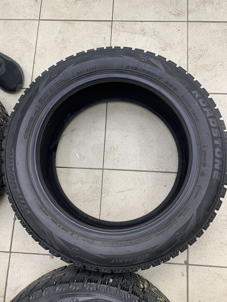 Зимня резина  roadstone winguard 215/55R17