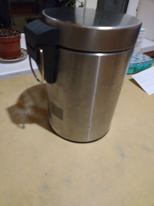 Продам ведро с педалью.