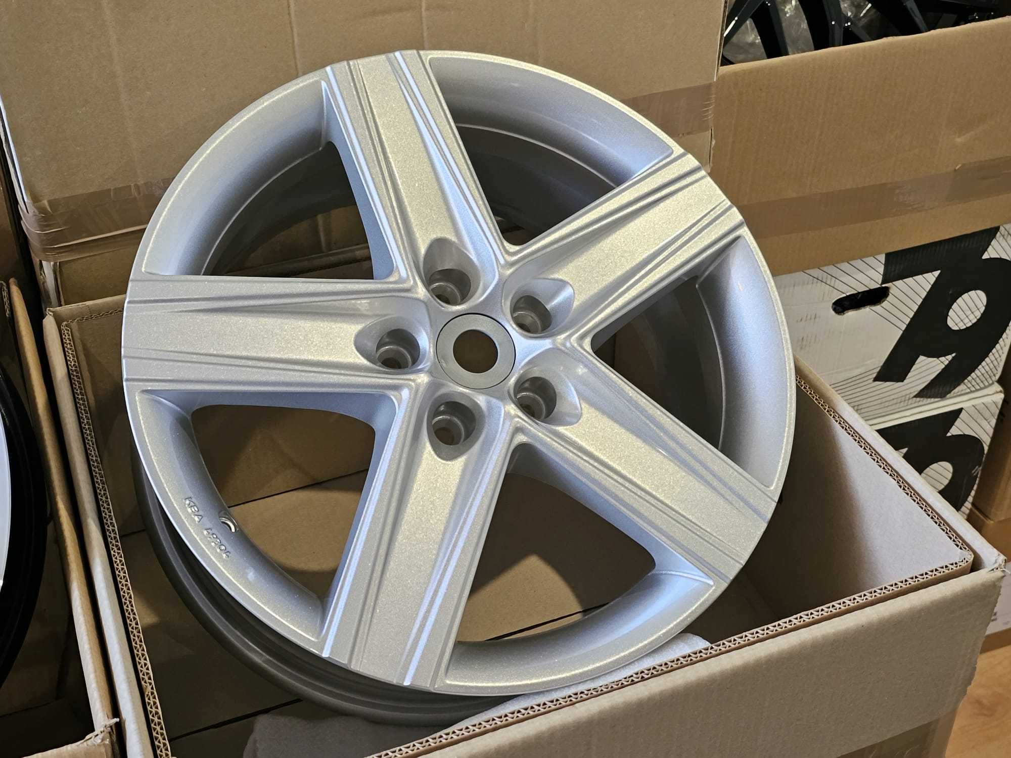 Alu 5x114,3 17 ET40 Toyota Auris Avensis Corolla RAV4 Yaris Cross CH-R