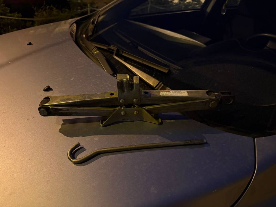 Suzuki Grand Vitara оригинальный домкрат!