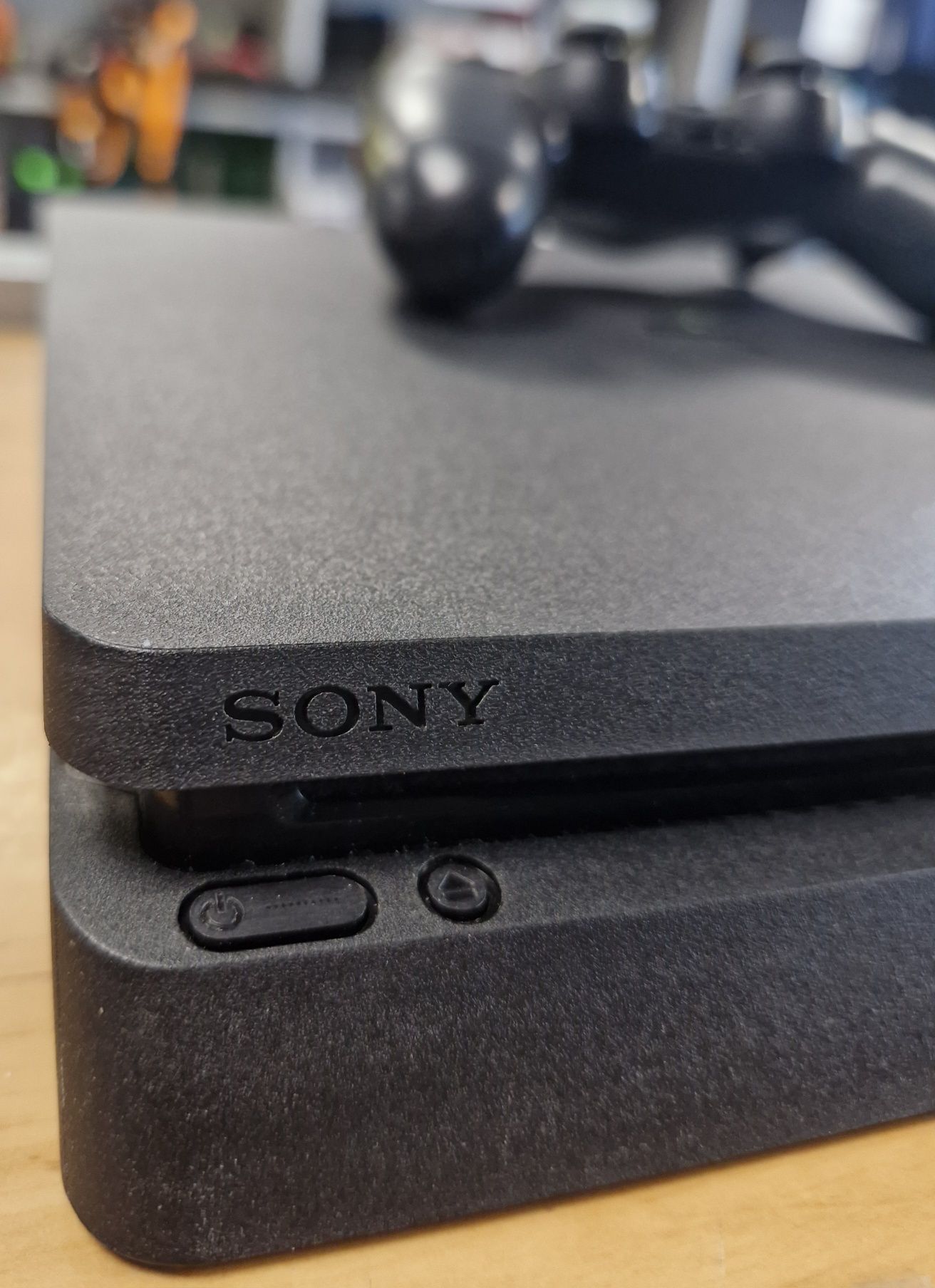 Konsola ps4 512GB +pad - Stan bdb