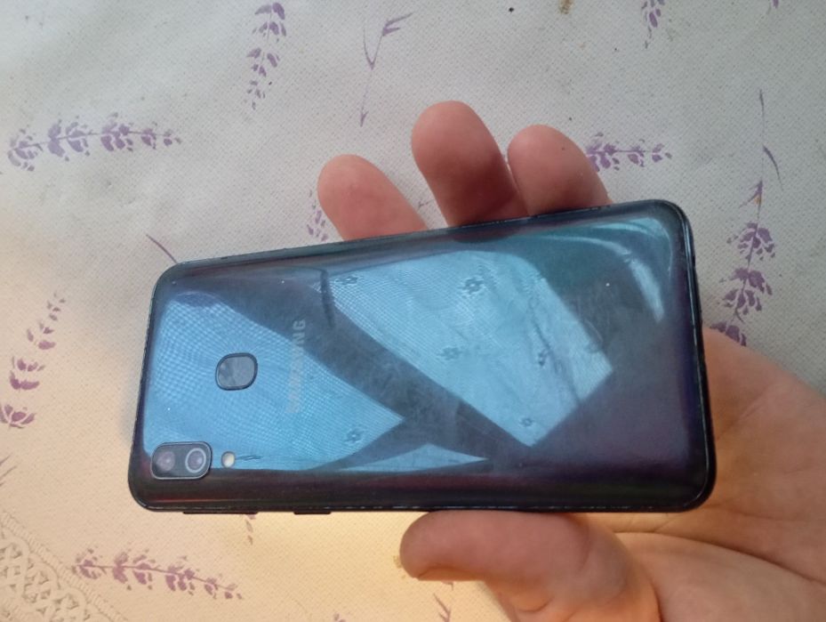 Продається телефон Samsung A40