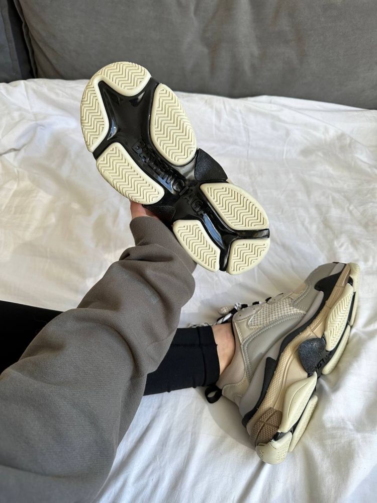 Buty Balenciaga Triple S beige grey