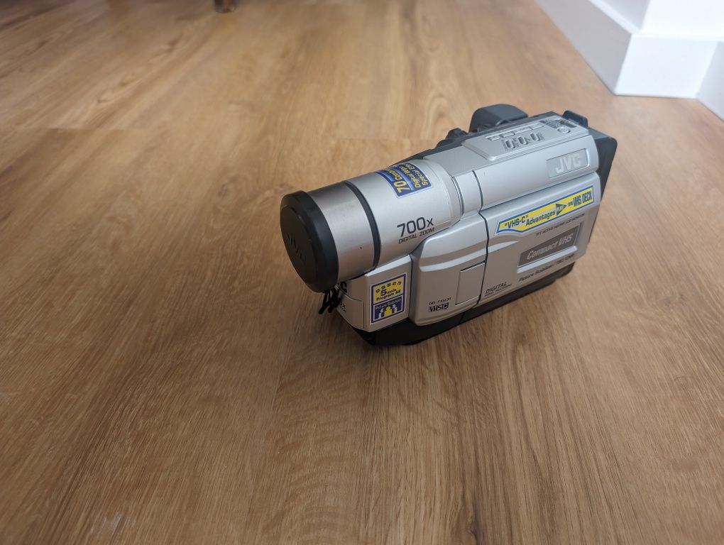 Câmera VHS Compacta JVC GR-FXM38