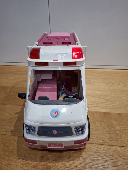 Barbie karetka z akcesoriami