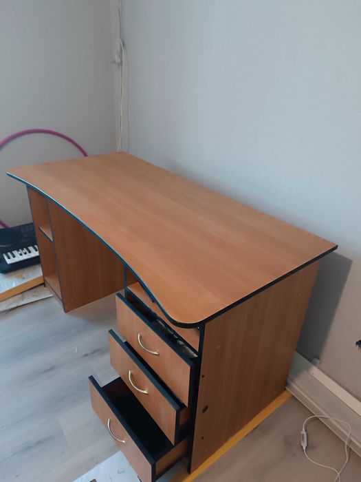 Продам комп'ютерний стіл