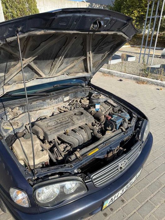 Toyota Corolla liftback 2001 года в хорошем состоянии