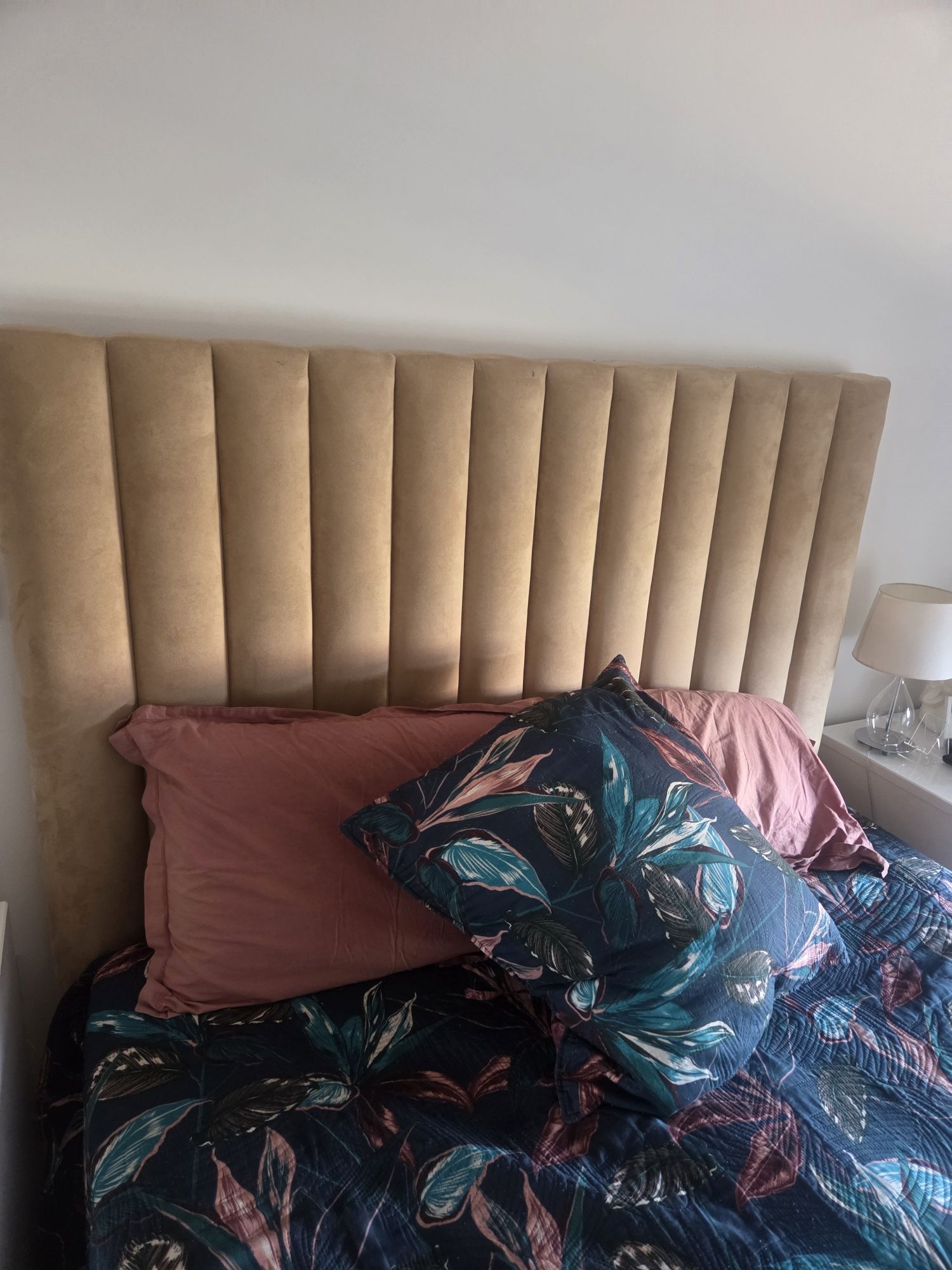 Cama casal otimo estado beje escuro