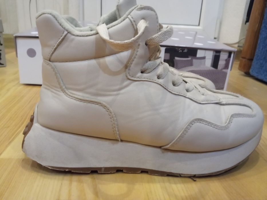 Продам женские зимние кроссовки Fashion.на меху