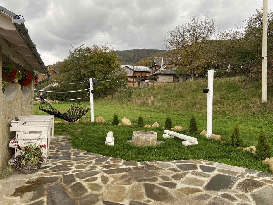 Котедж з чаном "Навпроти Маковиці" та окремі номери.