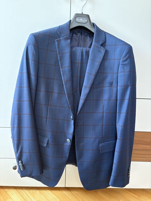 Garnitur granatowy Dino Salvani 106/92 marynarka i spodnie.